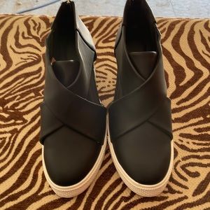 Women’s peek a boo black sneakers, zip in back, white platform, size 7